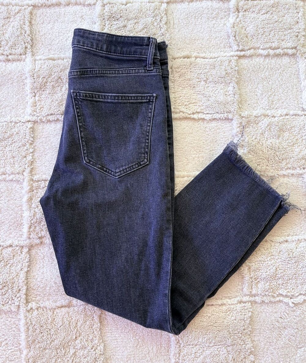 Gap Vintage Slim Sky High Rise Jeans 28/6P Black Raw Hem Faded Wash Ankle EUC